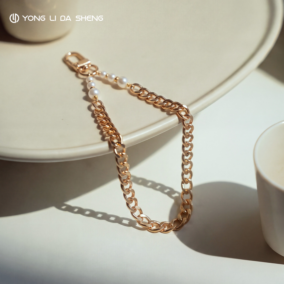 Vintage‑Style Faux Pearl Chain Phone Wrist Strap